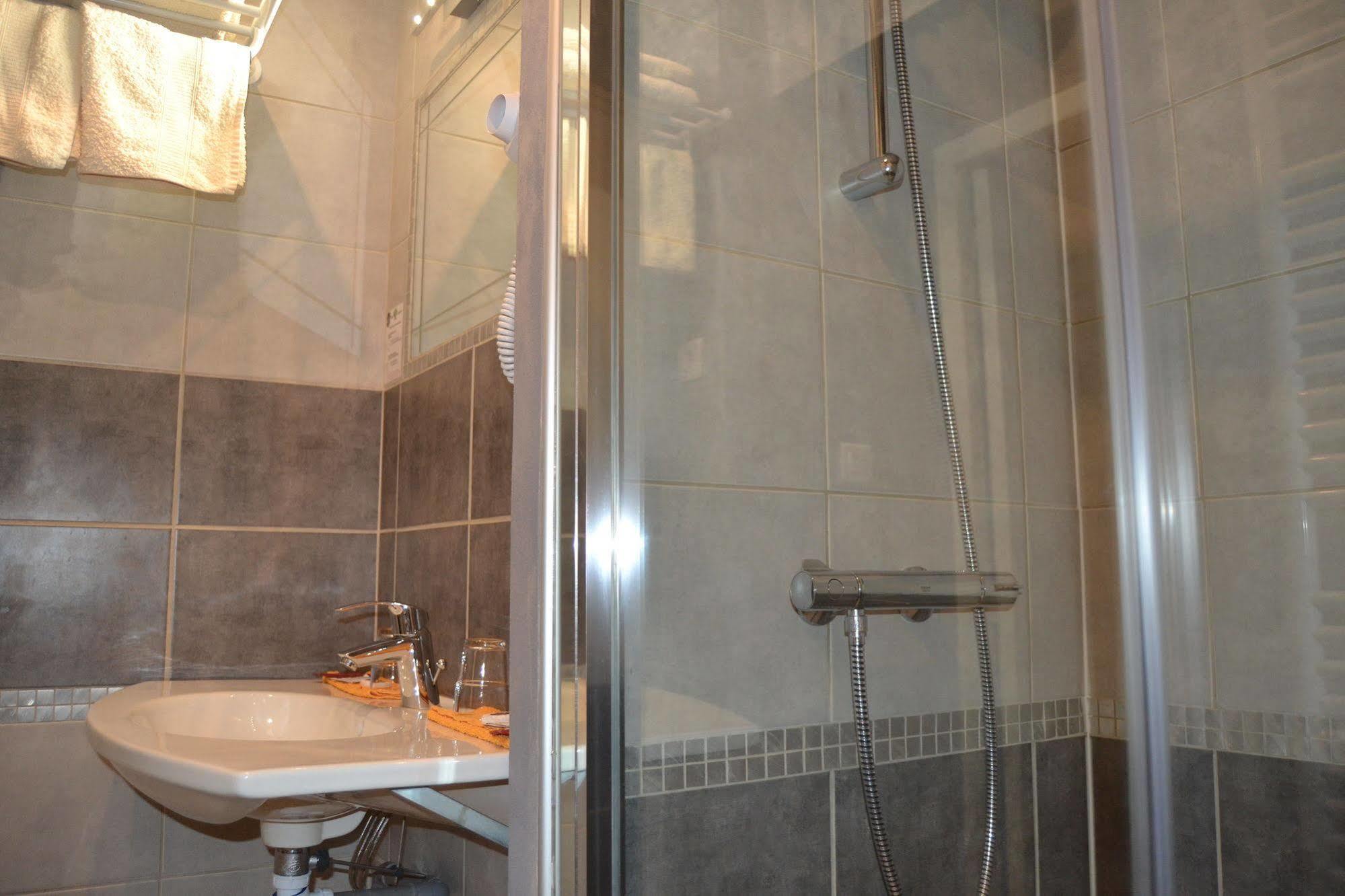 Hotel Du Lion Vert Luxeuil-les-Bains Dış mekan fotoğraf