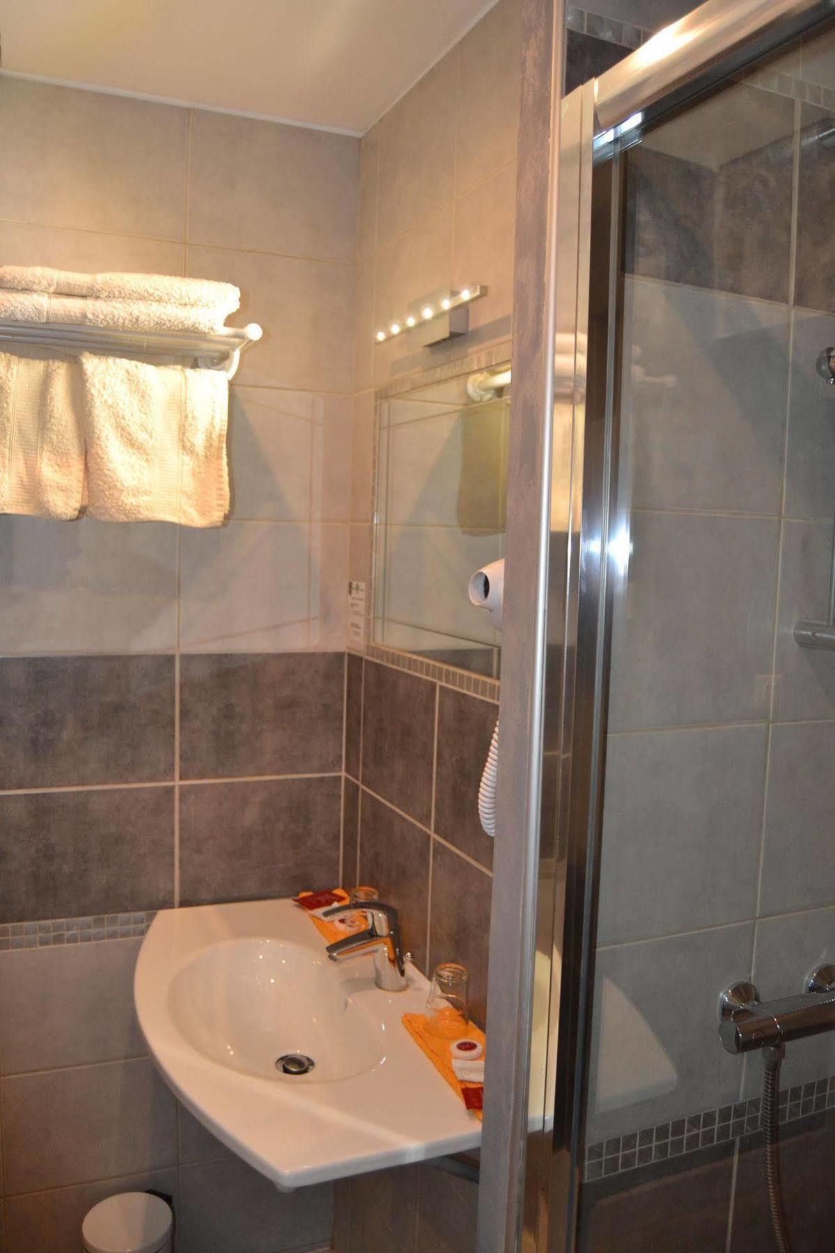 Hotel Du Lion Vert Luxeuil-les-Bains Dış mekan fotoğraf