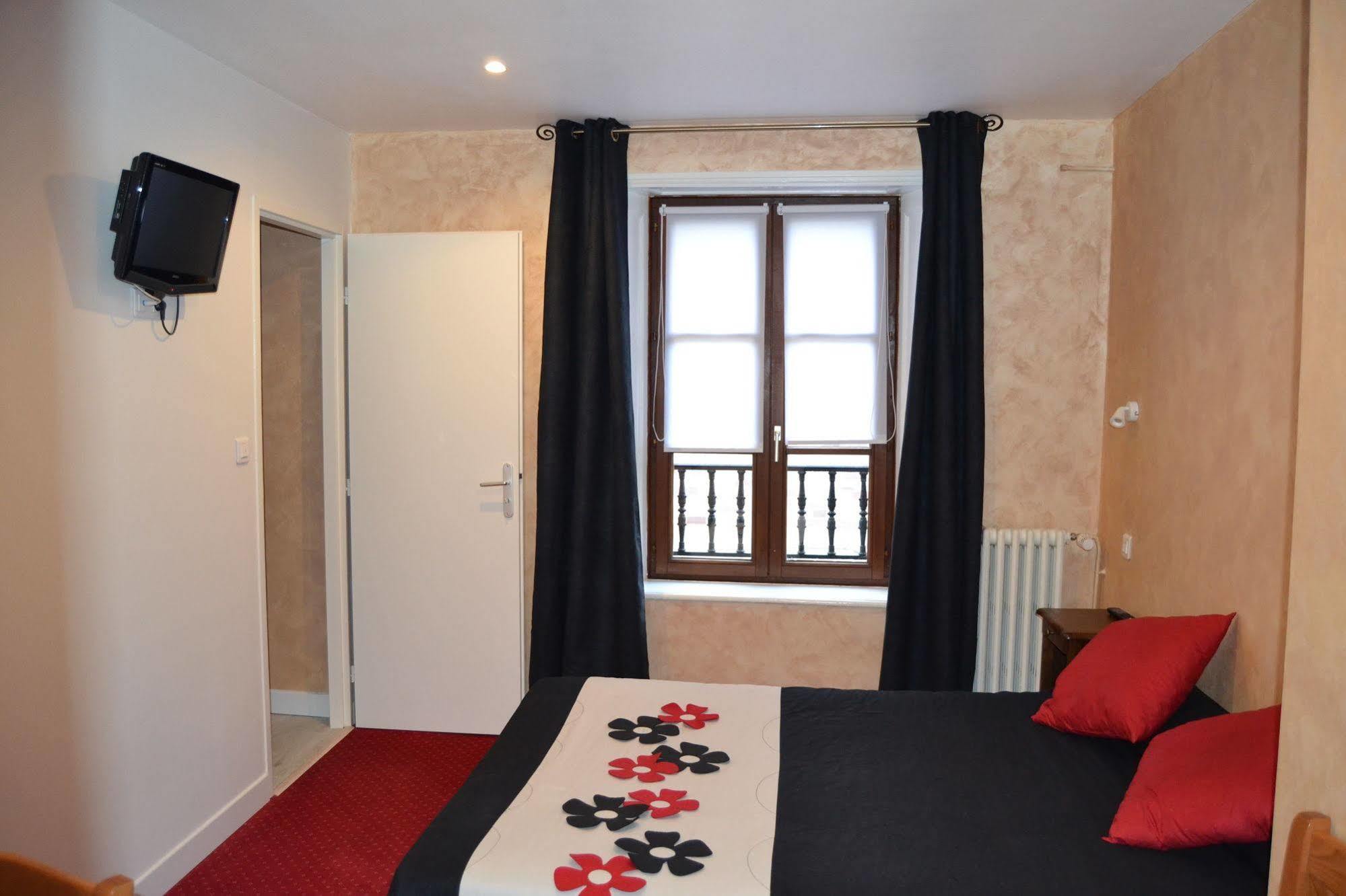 Hotel Du Lion Vert Luxeuil-les-Bains Dış mekan fotoğraf