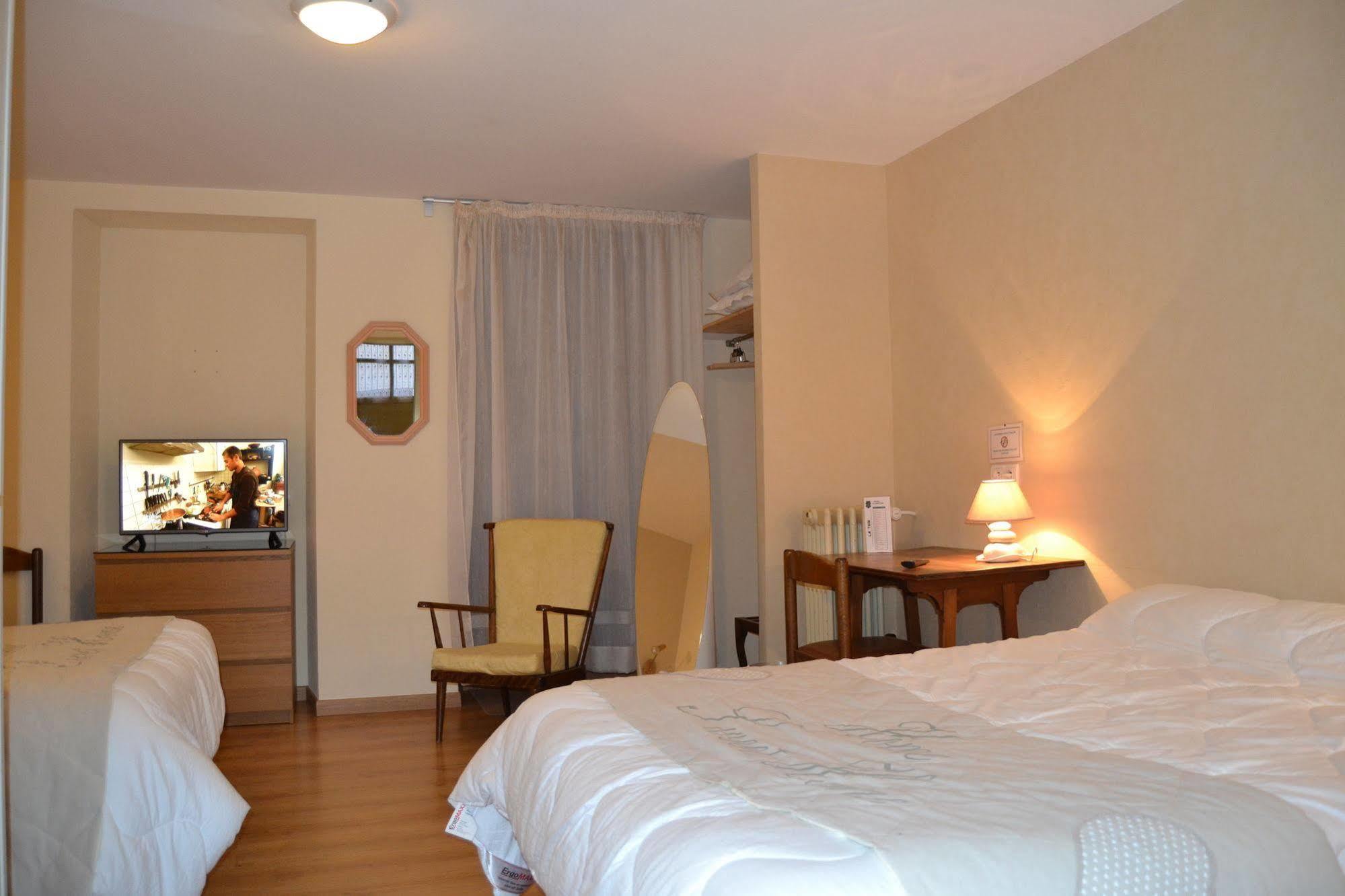 Hotel Du Lion Vert Luxeuil-les-Bains Dış mekan fotoğraf